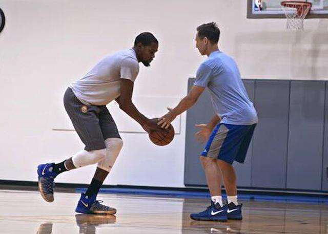 球衣采用轻 球衣采用轻